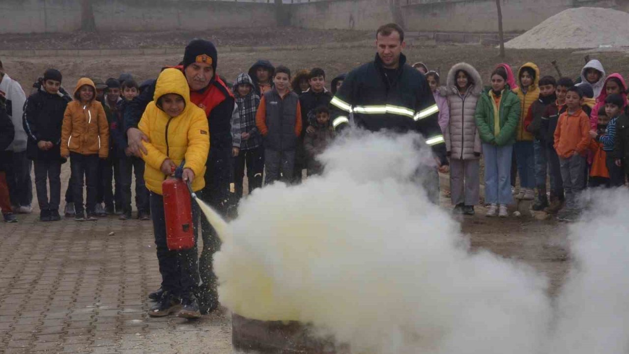 Bozüyük’te ilk ve ortaokul öğrencilerine yangın eğitimi