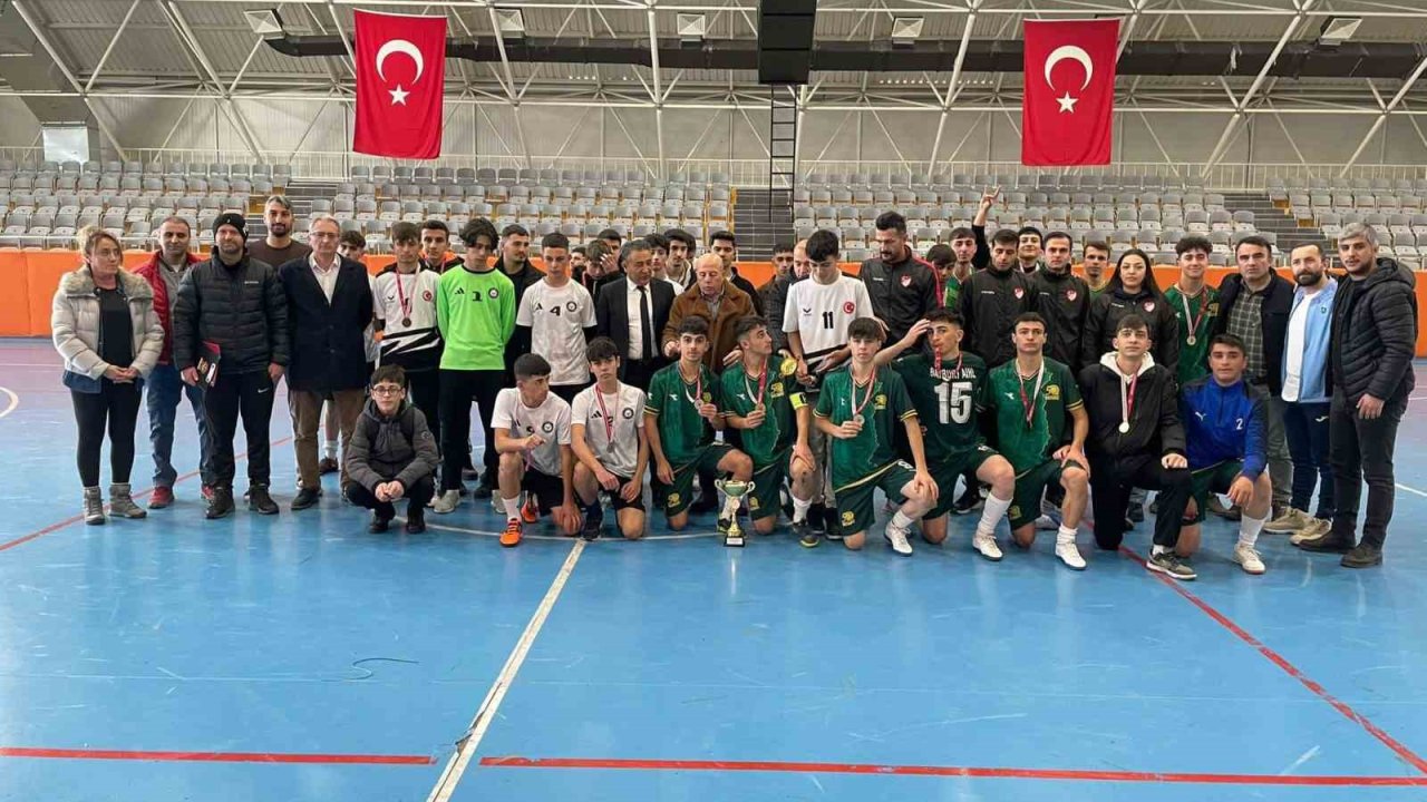 Bayburt’ta gençler futsal müsabakaları sona erdi