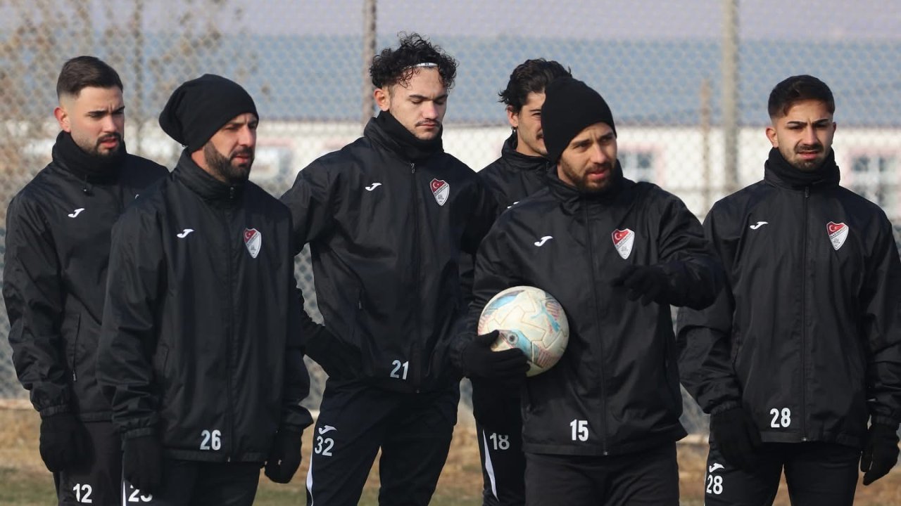 Elazığspor, Mersin’e 19 futbolcuyla gitti