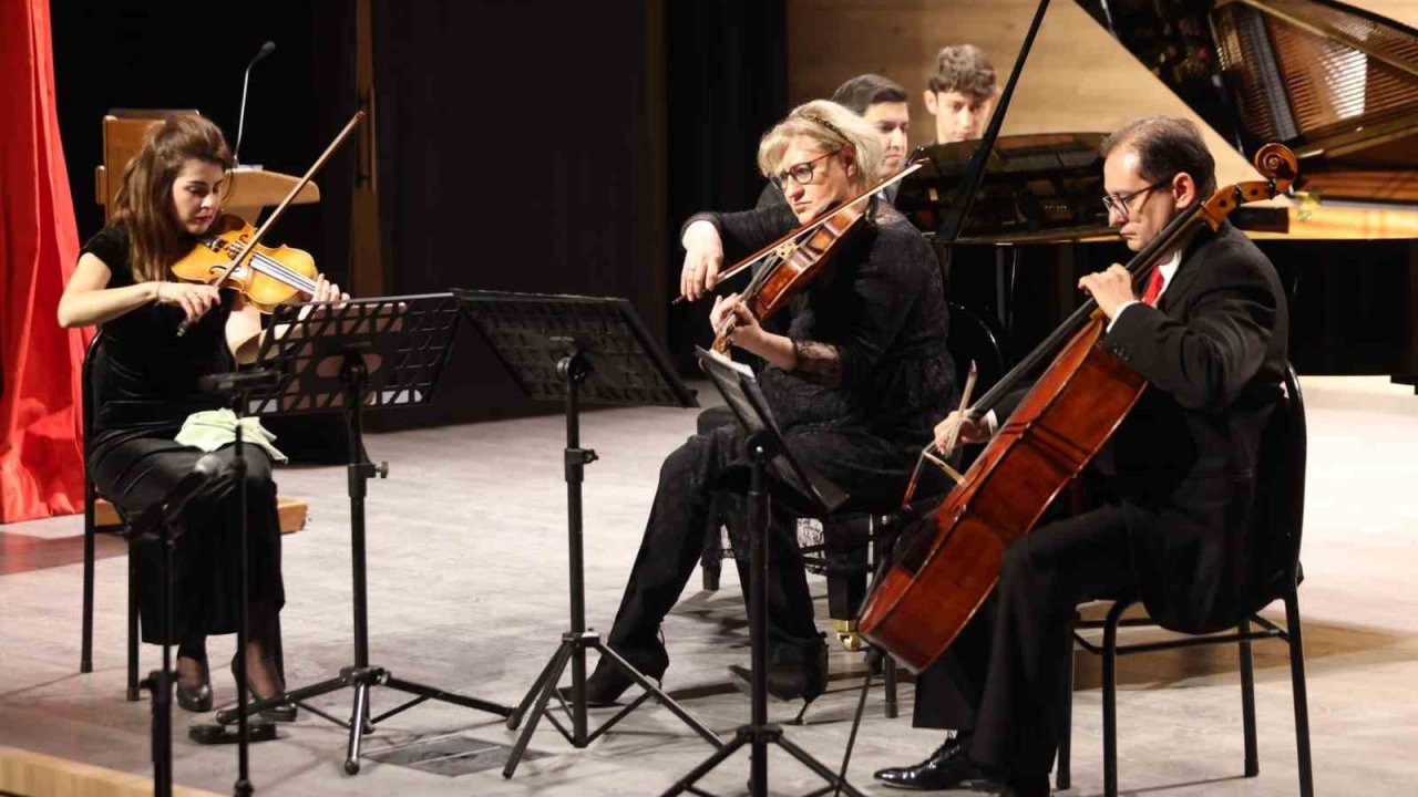 Odunpazarı Belediyesi’nin müzik grubu OPA QUADRO’dan etkileyici performans