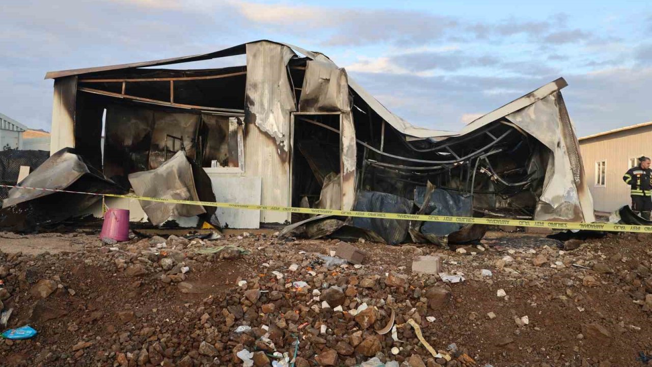 Elazığ’da konteyner yangını: 3 kişi yaralandı