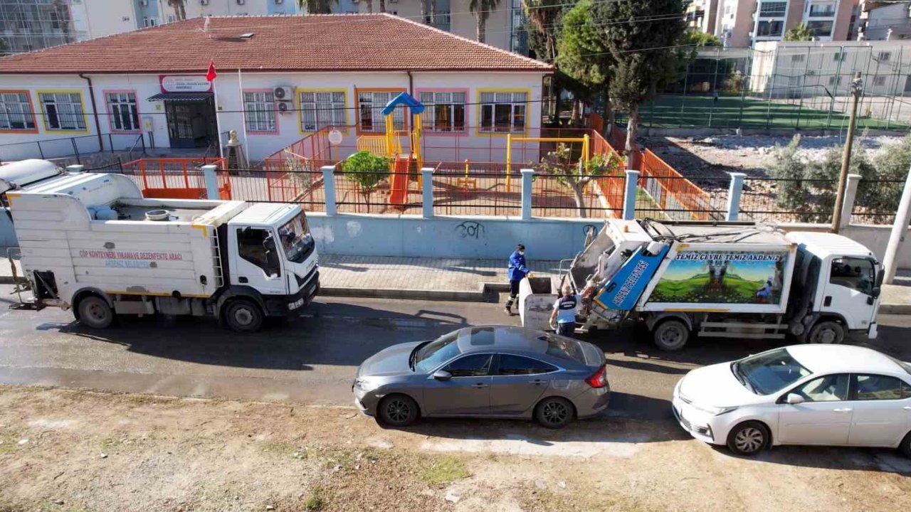 Akdeniz’de temizlik ve dezenfekte çalışmaları devam ediyor