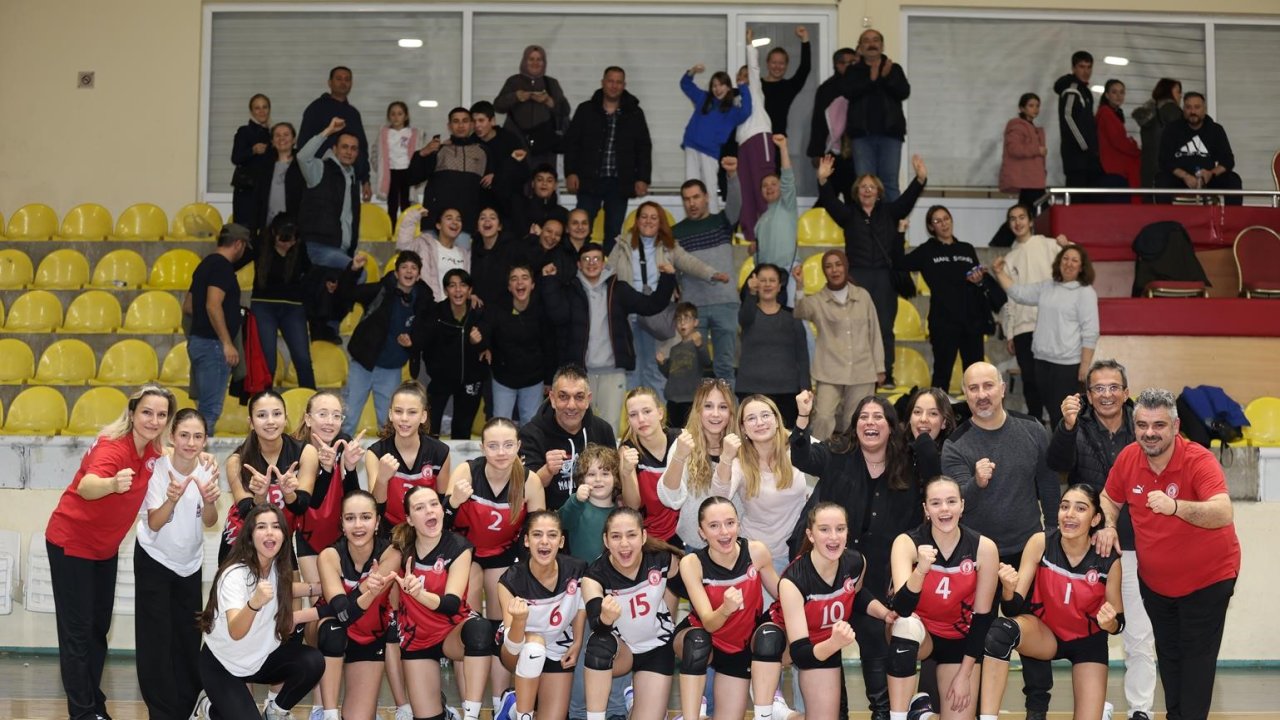 Şehzadeler Belediyesi Küçük Kızlar Voleybol Takımı final grubuna yükseldi