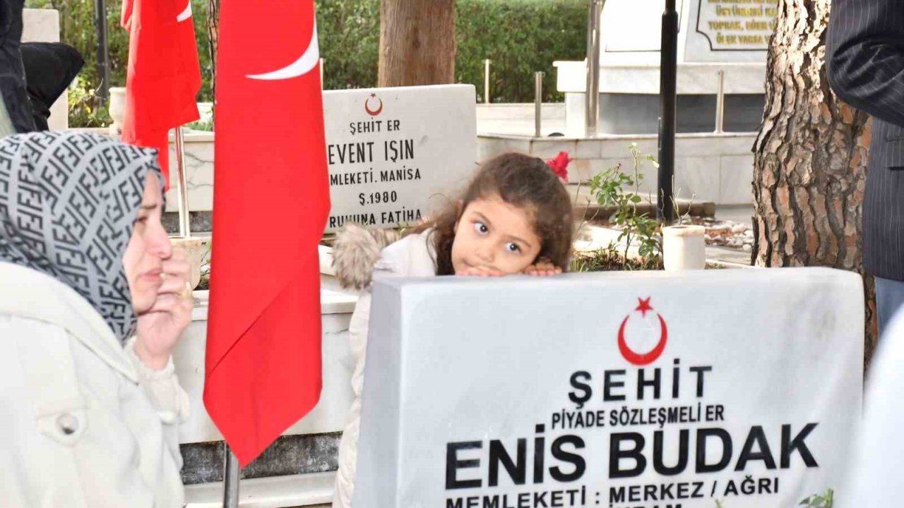 Şehit Enis Budak mezarı başında anıldı