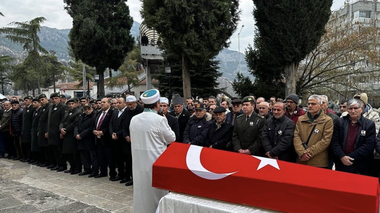 Amasya’nın son Kore gazilerinden Bayram Çelik son yolculuğuna uğurlandı