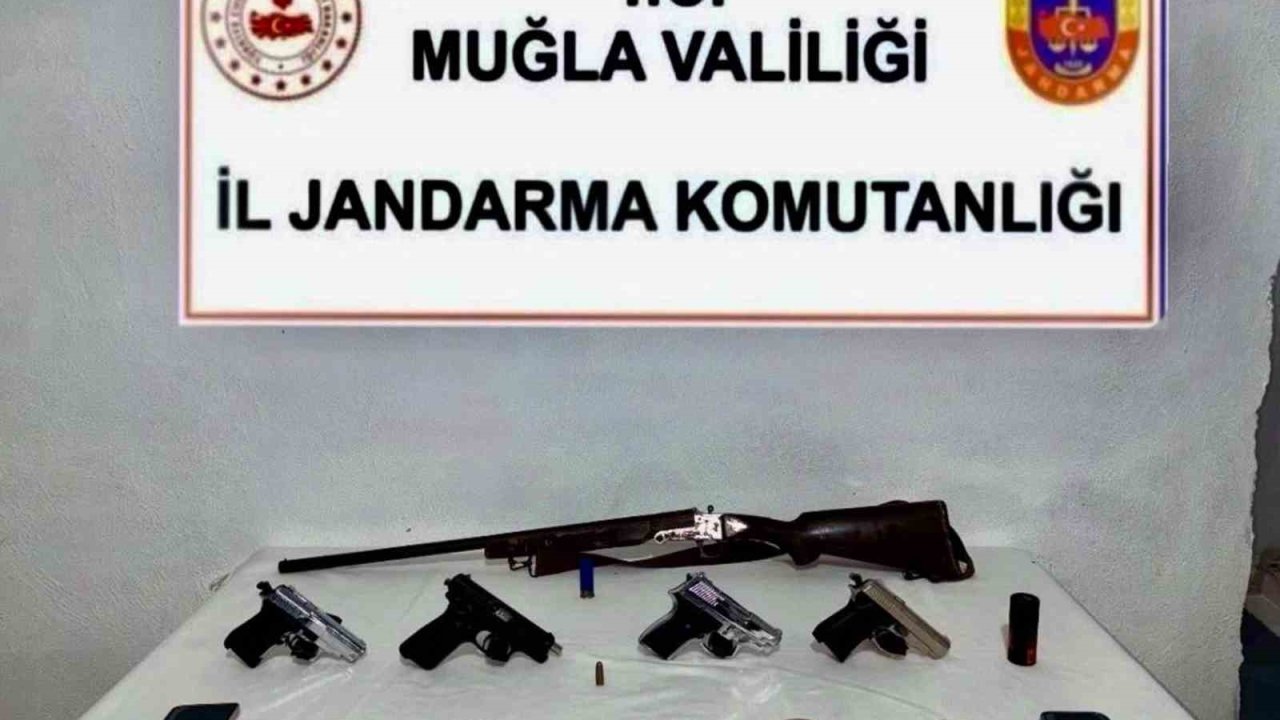 Menteşe’de ruhsatsız kurusıkı tabancalar ele geçirildi