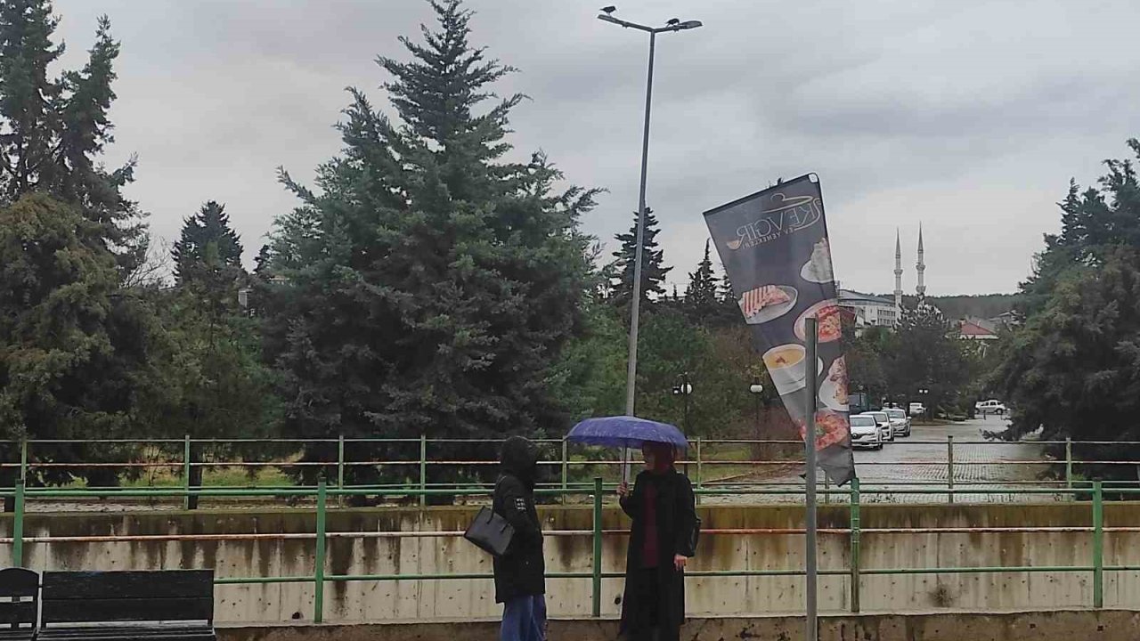 Sağanak yağış Tekirdağ’da etkili oldu