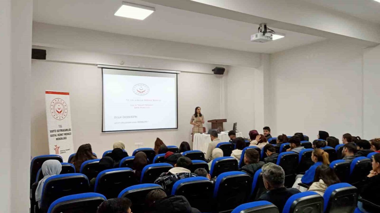 Varto’da öğrencilere ‘Hayat arkadaşımı nasıl seçebilirim’ eğitimi