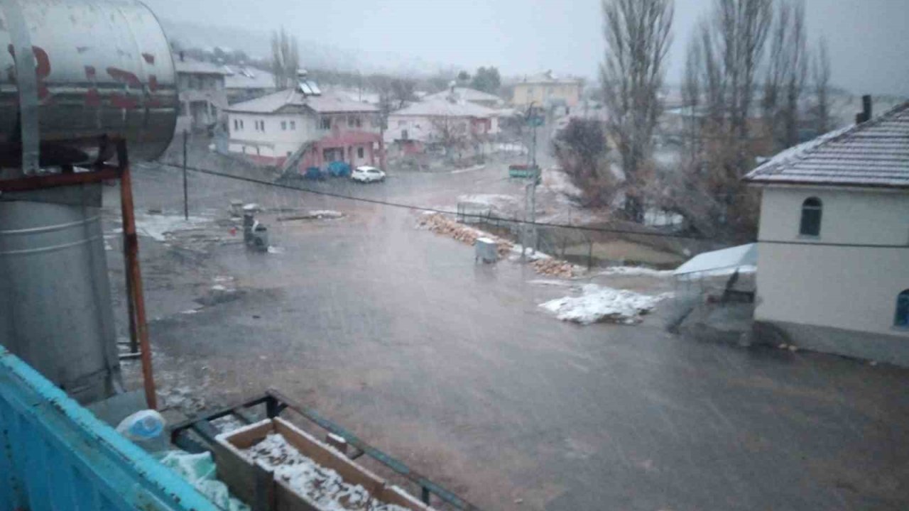 Malatya’da yüksek rakımlı bölgelerde kar yağışı etkili oldu