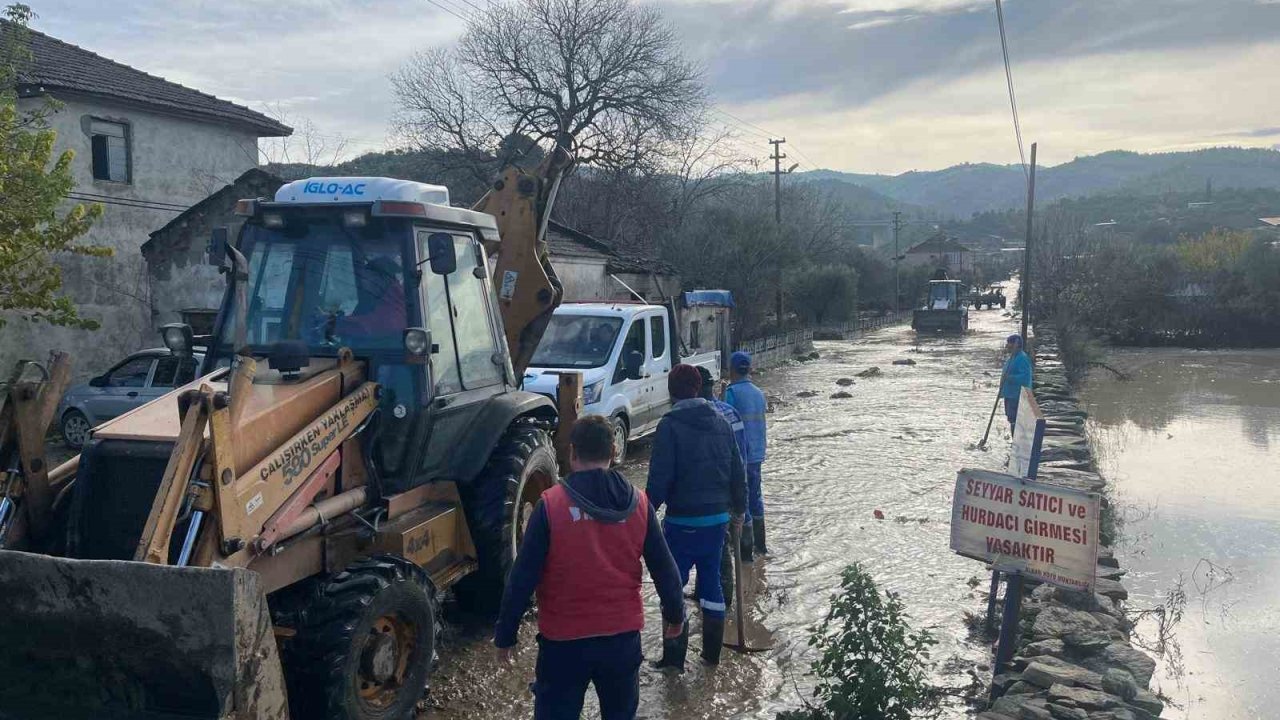 Yenipazar’da meydana gelen sele belediye ekiplerinden hızlı müdahale