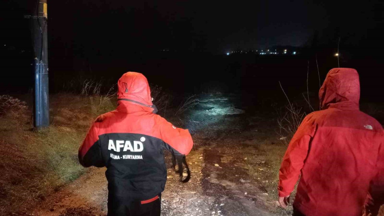 Tekirdağ’da aralıksız yağan sağanak ulaşımı durma noktasına getirdi