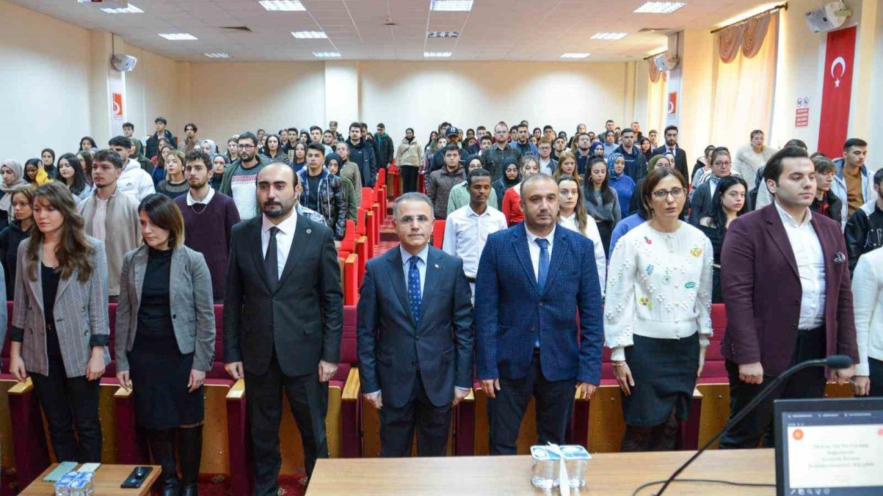 Bilecik’te "Türkiye Yüzyılı Vizyonuyla Kariyer Gelişiminde İletişim ve Dezenformasyonla Mücadele" semineri