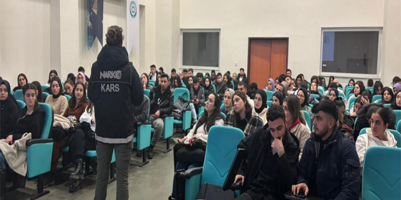 Kars Emniyeti’nden Üniversite Öğrencilerine Narkotik Bilgilendirme Semineri