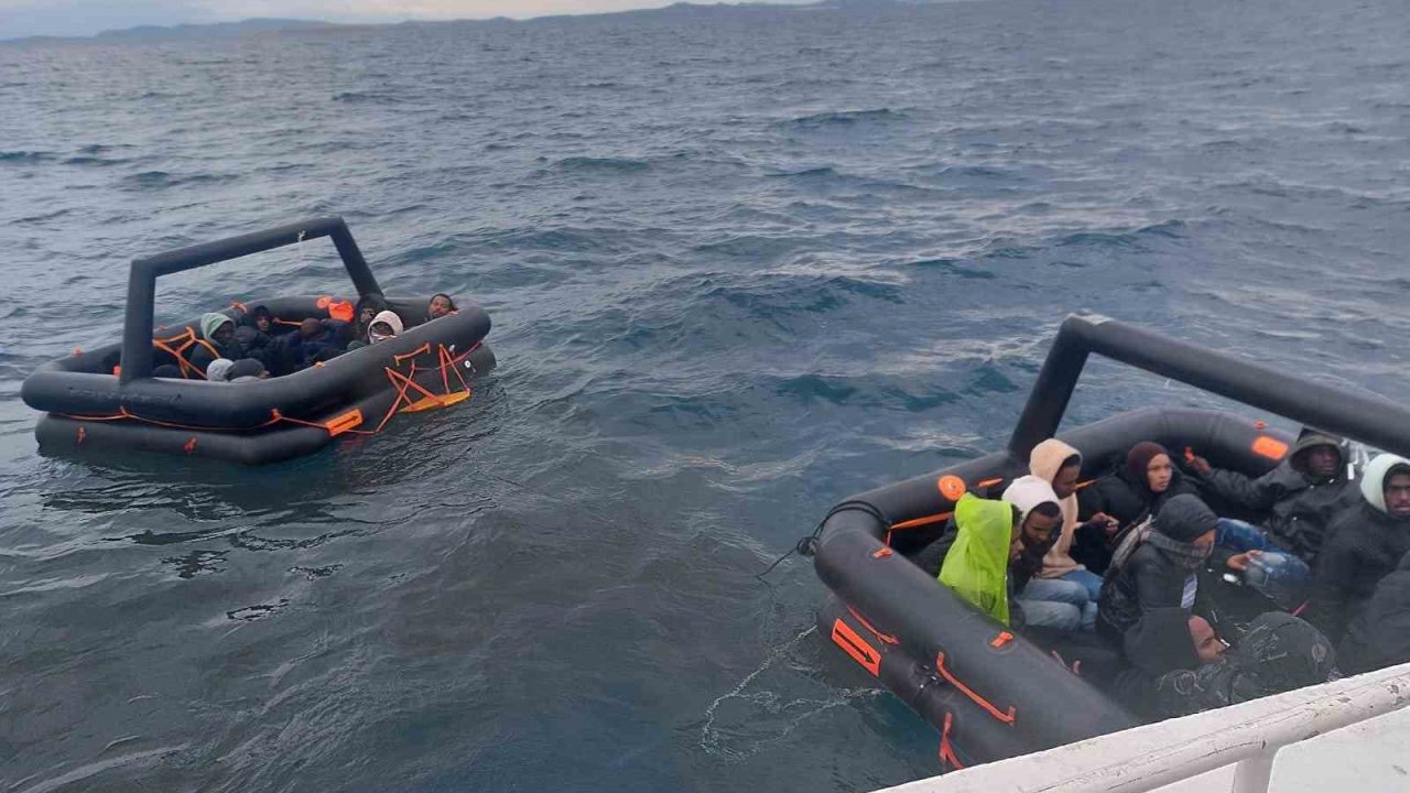 Yunanistan unsurları tarafından geri itilen 62 düzensiz göçmen Ayvalık açıklarında kurtarıldı