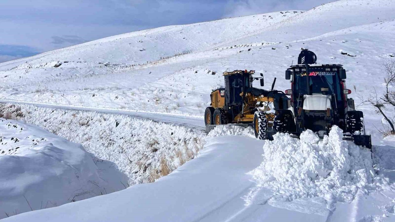 Van’da kapanan 420 yerleşim yolunun 280’i ulaşıma açıldı