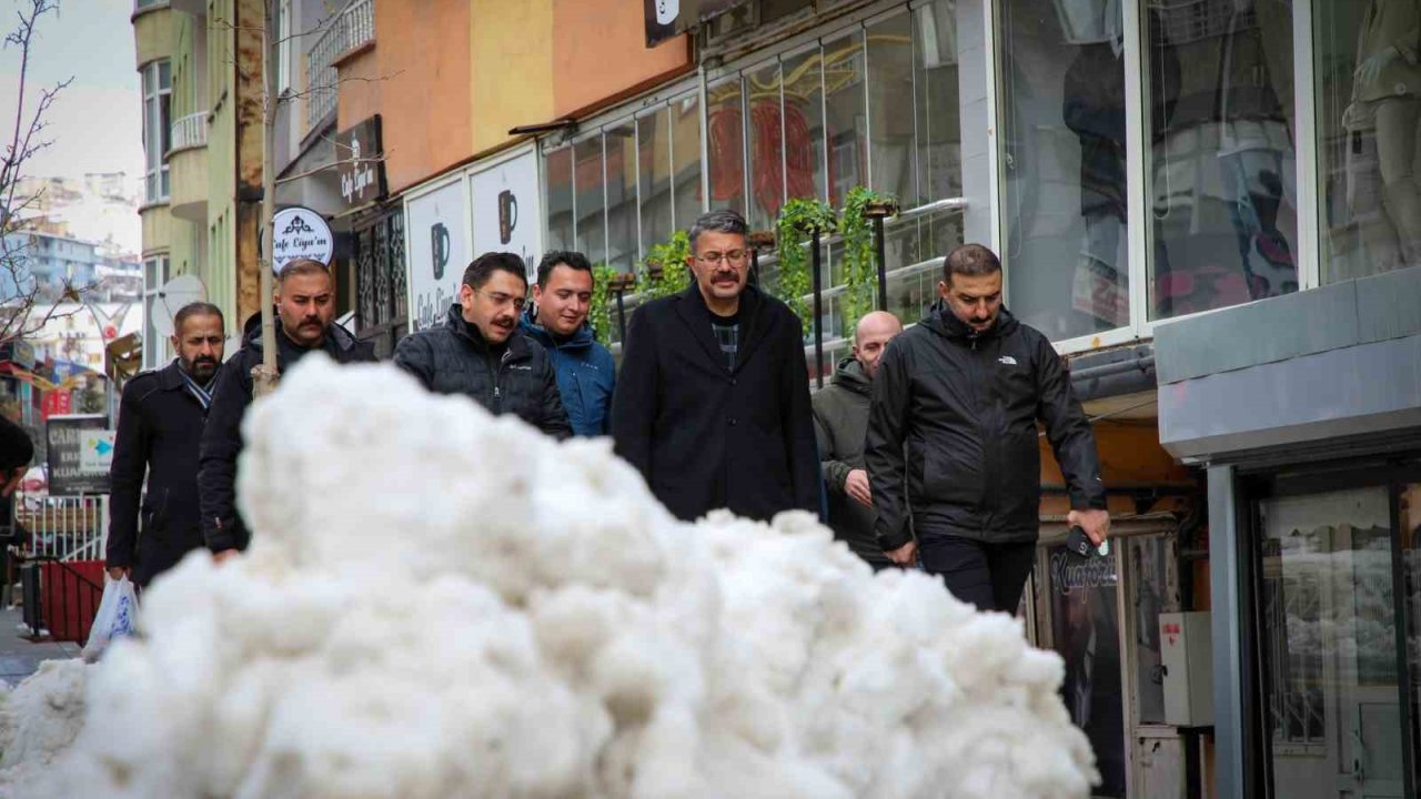 Vali Çelik karla mücadele çalışmalarına inceledi