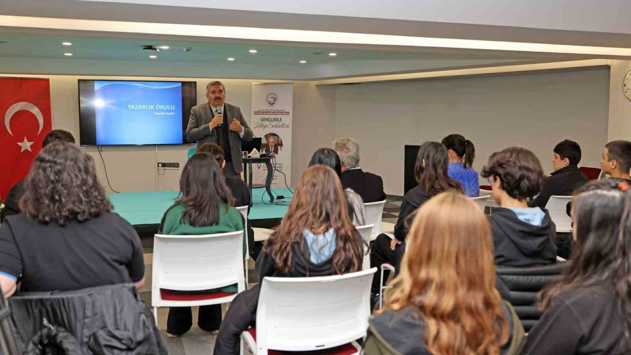 Talas’ın Yazar Okulu Seminerleri bir ayı doldurdu