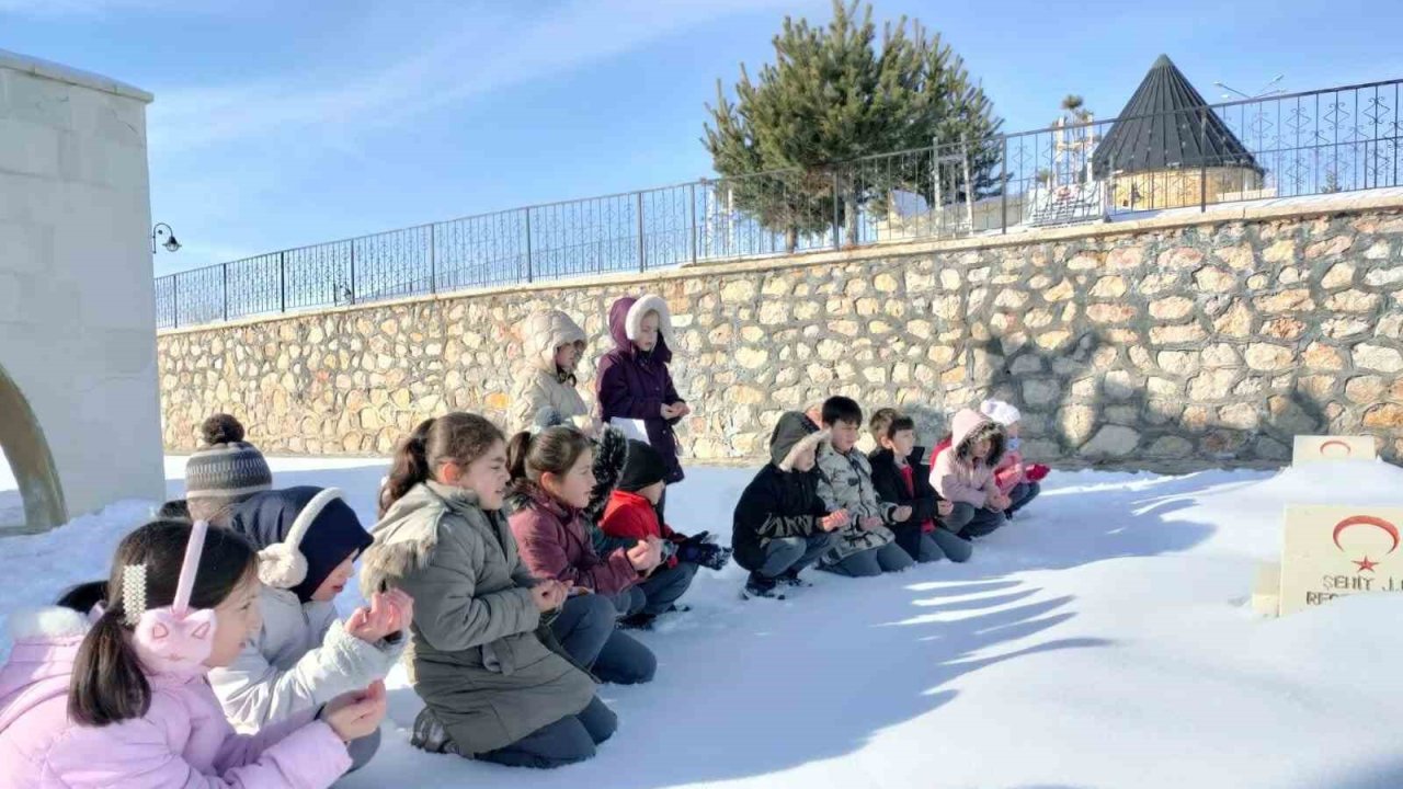 Öğrenciler Bayburtlu şehit Nevzat Kaya’yı dualarla andılar