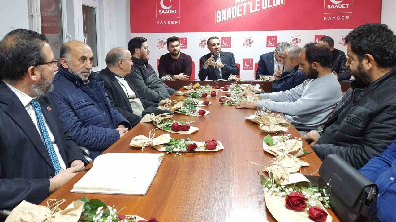 Saadet Partisi’nden aile değerlerine vurgu: Eşlere çiçek sürprizi