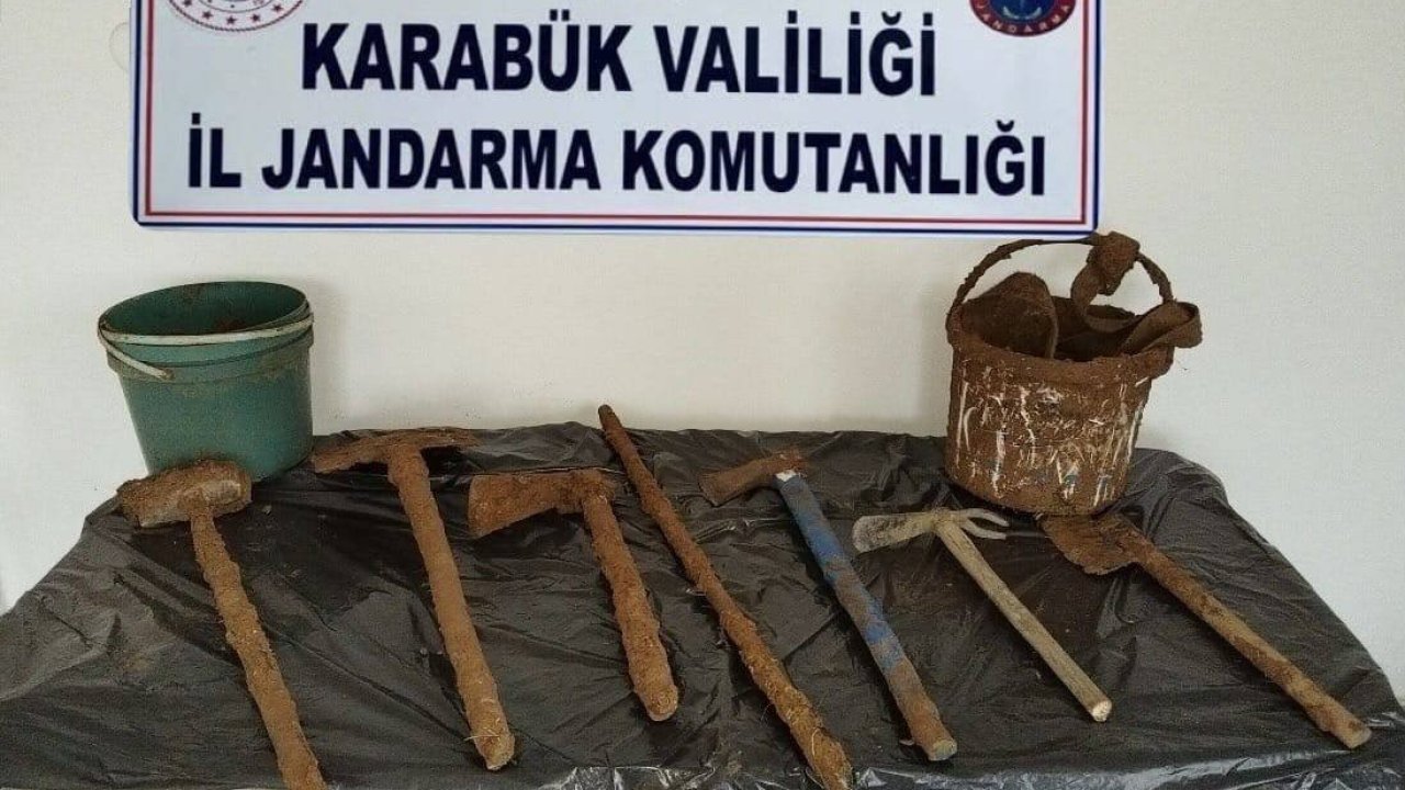 Kaçak kazı yapanları jandarma yakaladı