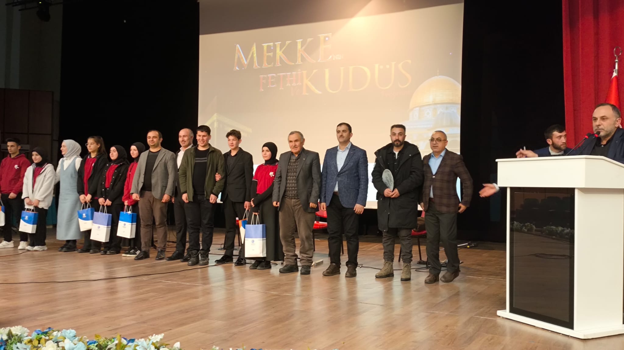 Mekke’nin Fethi ve Kudüs Programı Coşkuyla Kutlandı