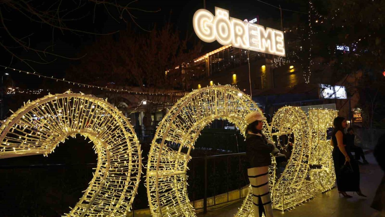 Kapadokya yeni yıla havai fişek gösterileri ile girdi