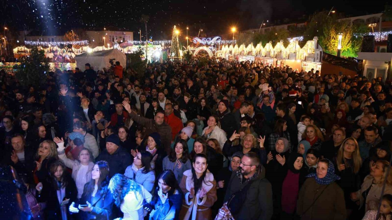 Marmaris, yeni yıla eğlenerek girdi