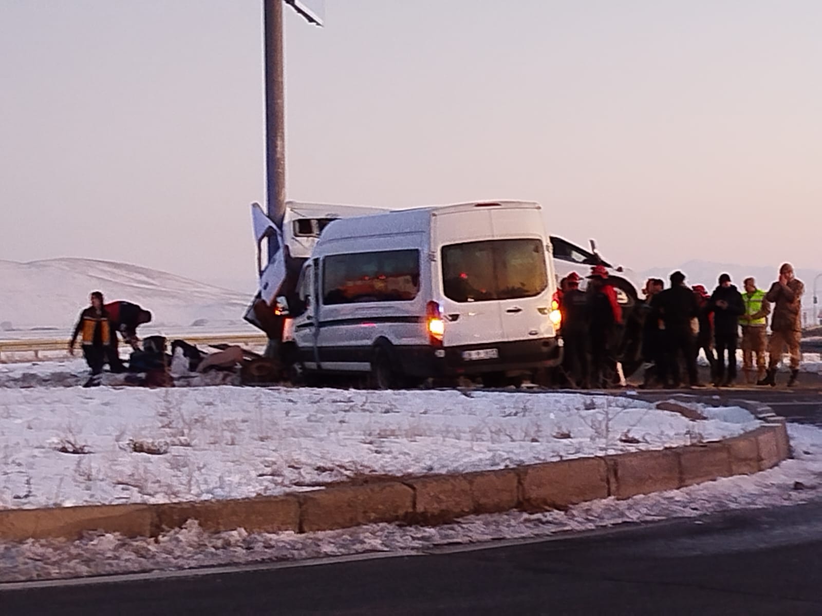 Kars'ta trafik kazası çok sayıda yaralı var