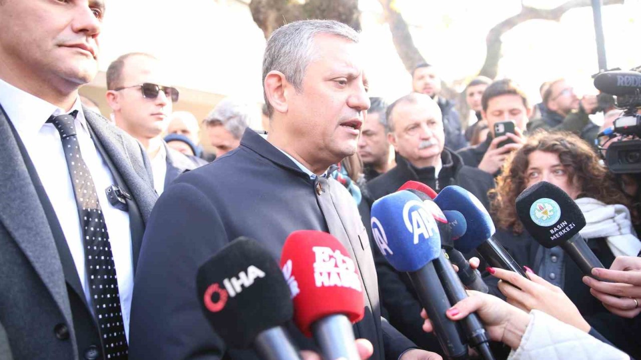 CHP Genel Başkanı Özel: “(DEM Parti’nin MHP’yi ziyareti) AK Parti’nin bir kenarda durduğu, sürecin MHP üzerinden yürütülmesini de doğru bulmuyoruz”