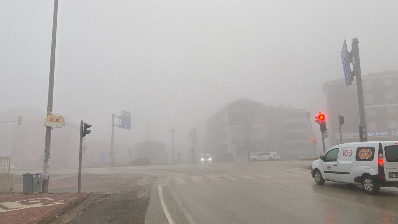 Kulu’da yoğun sis ve gizli buzlanma hayatı olumsuz etkiliyor