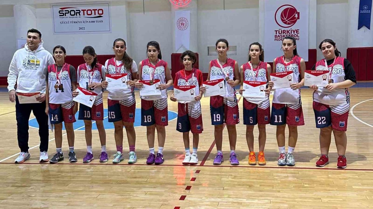 SANKO Okulları basketbolda şampiyon oldu