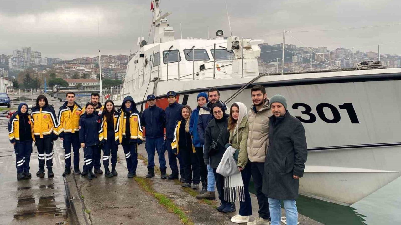 Sahil Güvenlik Komutanlığı, tıbbi tahliye eğitimi faaliyetlerini sürdürüyor