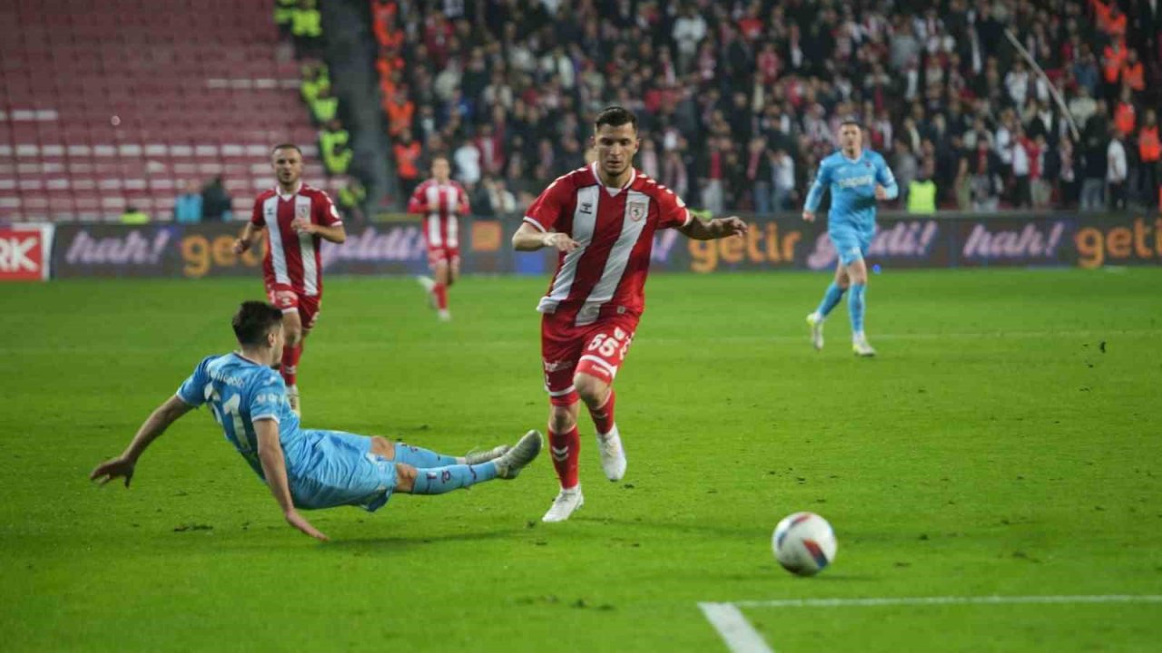 Trendyol Süper Lig: Samsunspor: 1 - Trabzonspor: 0 (İlk yarı)