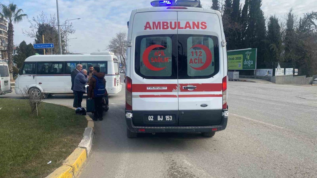 Kamyonet ile motosiklet çarpıştı: 1 yaralı