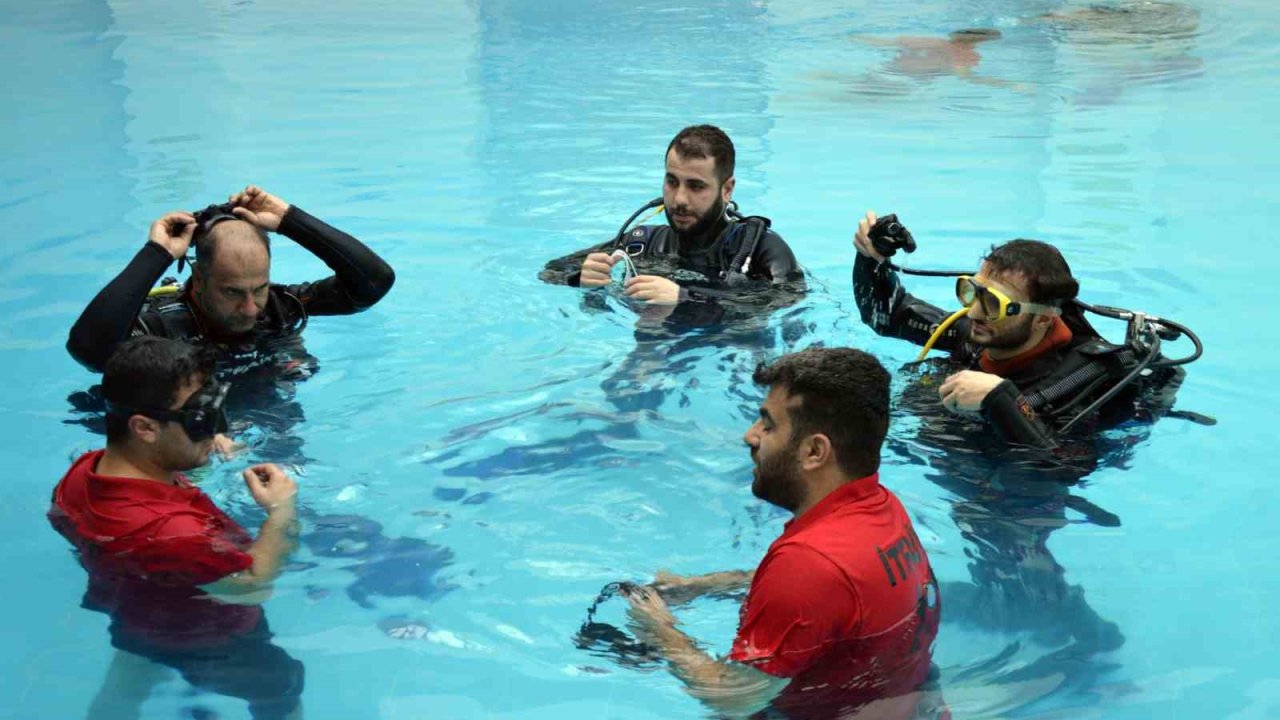 Diyarbakır’da itfaiye erlerinden su altında hazırlık eğitimi