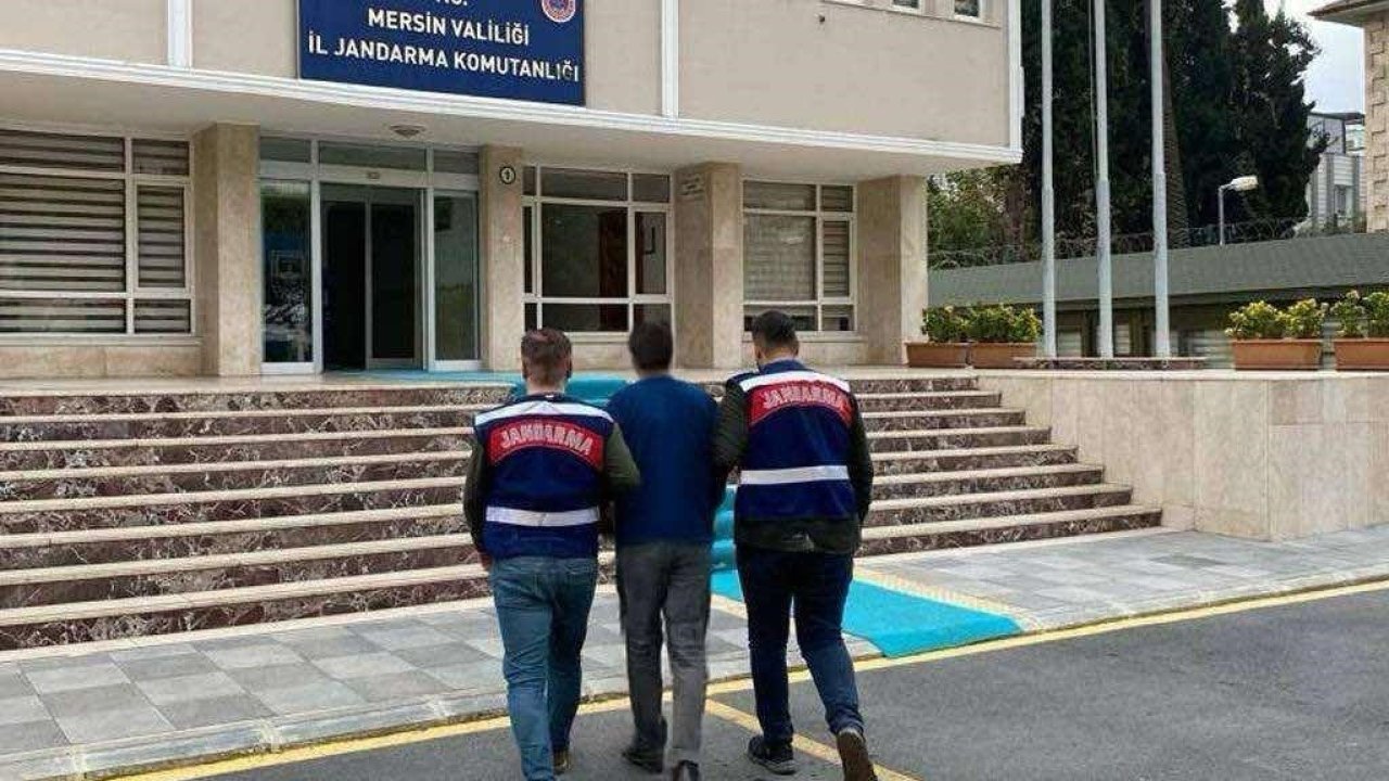 Mersin’de yağma suçundan aranan 2 firari yakalandı