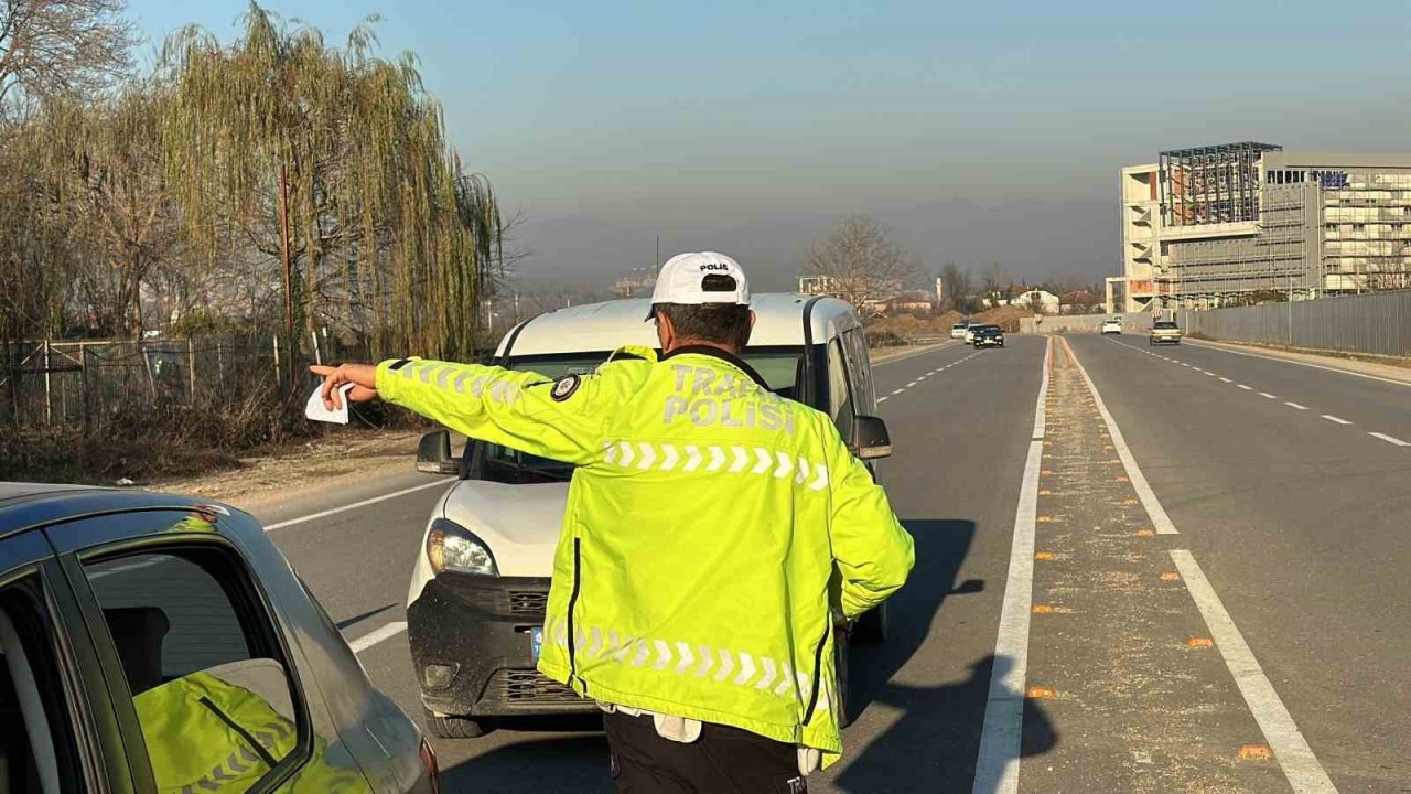 Düzce’de 163 araç trafikten men edildi 33 sürücüye alkolden işlem yapıldı