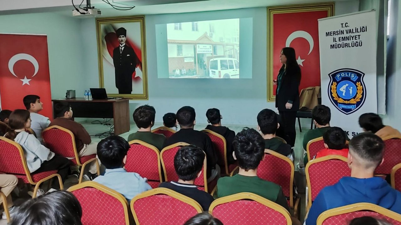 Mersin polisi çocukları bilgilendiriyor