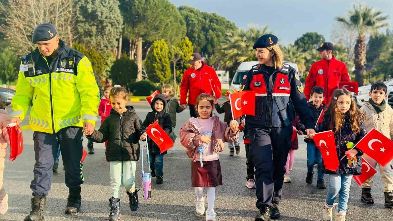 Jandarma anaokulu öğrencileri ağırladı