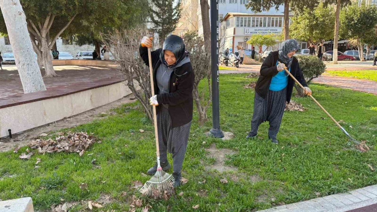 Silifke’de park ve yeşil alanlar bakıma alındı