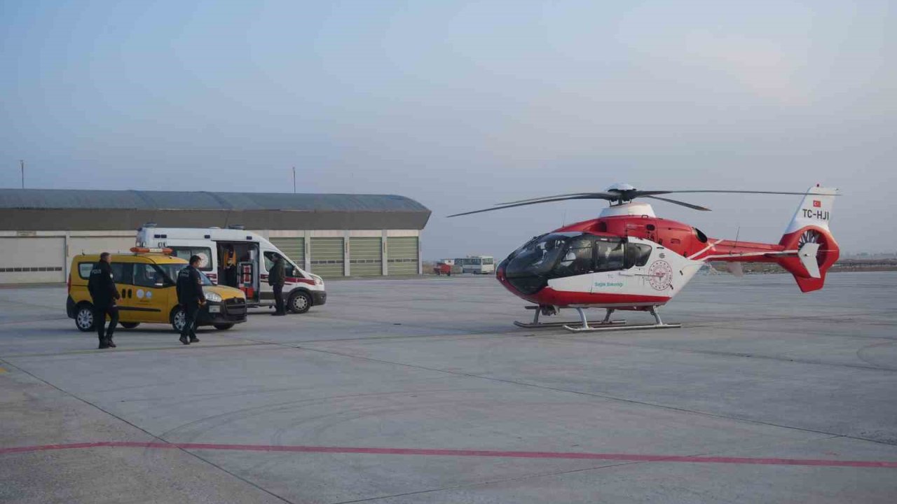 Ambulans helikopter bir günlük bebek için havalandı