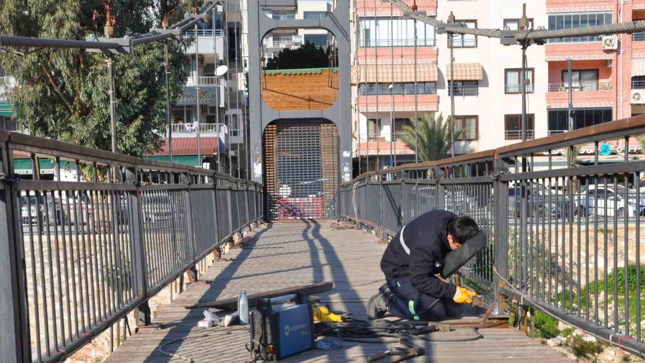 Silifke’de Dr. Erdinç Şahin Asma Köprüsü bakıma alındı