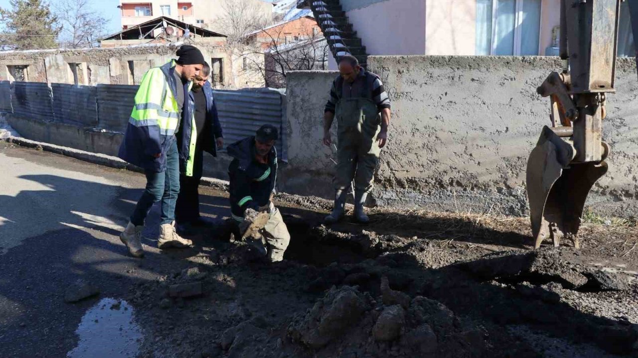 ESKİ ekipleri soğuk ve kışa rağmen çalışıyor