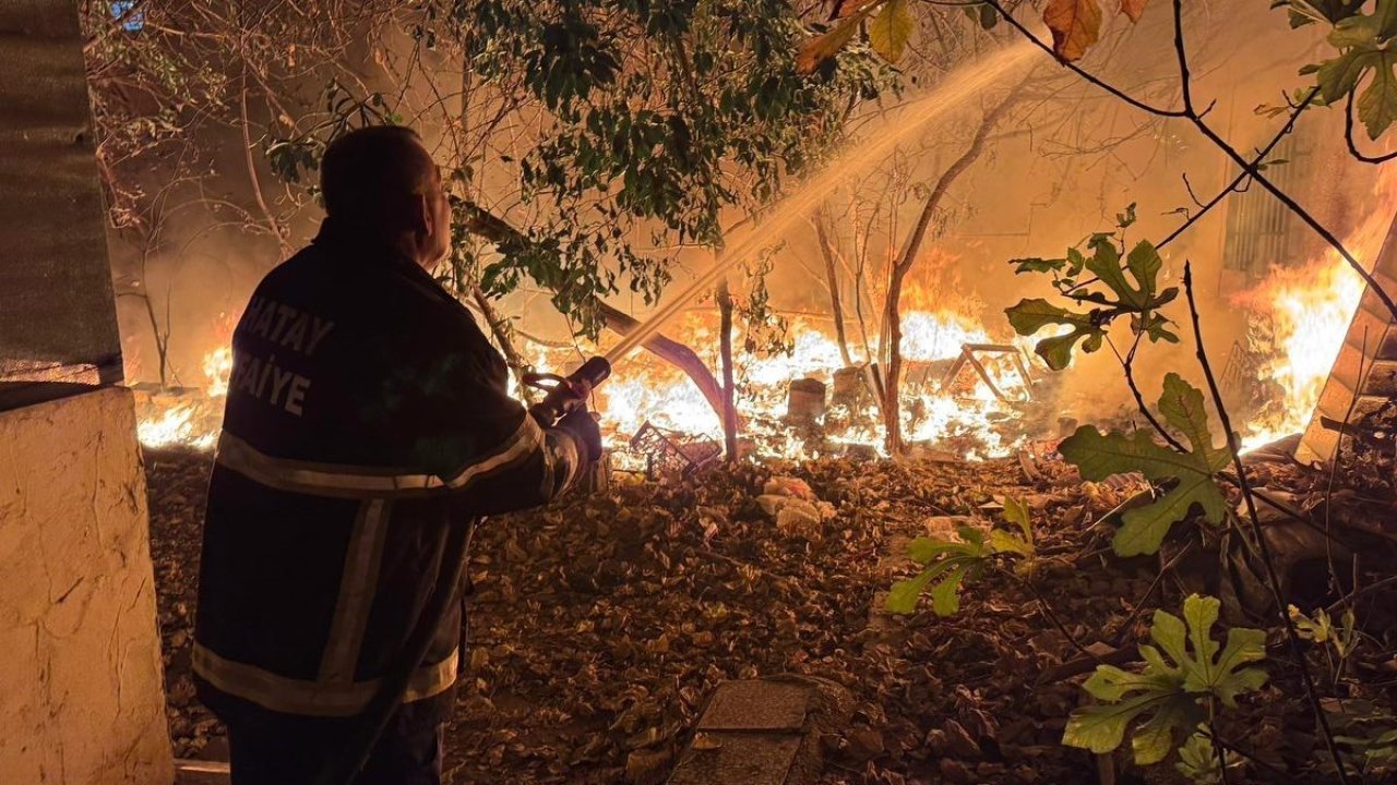 Payas’ta çıkan bahçe yangınını itfaiye söndürdü