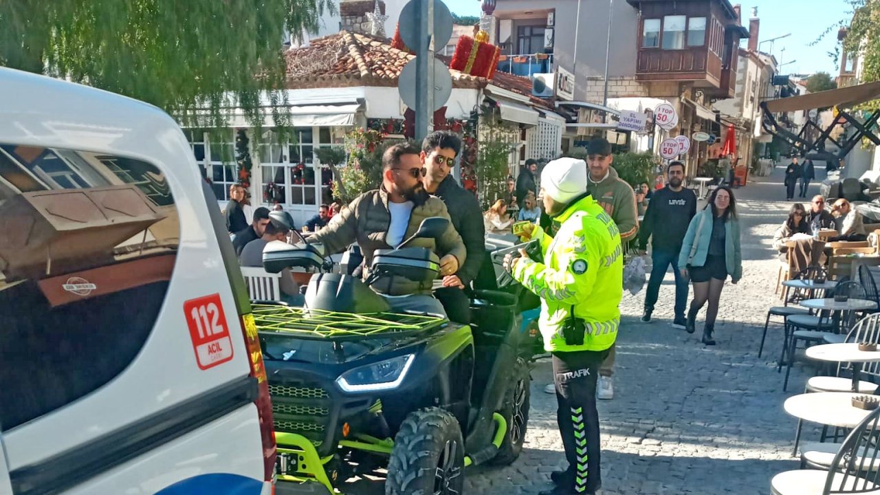 Çeşme’de motosiklet denetimlerinde 23 sürücüye ceza