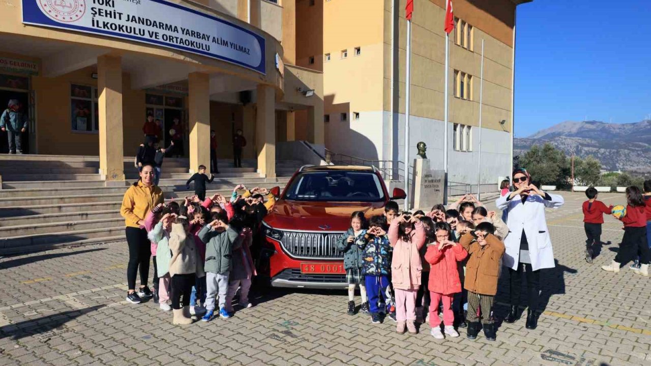 Vali Akbıyık çocukların TOGG talebini geri çevirmedi