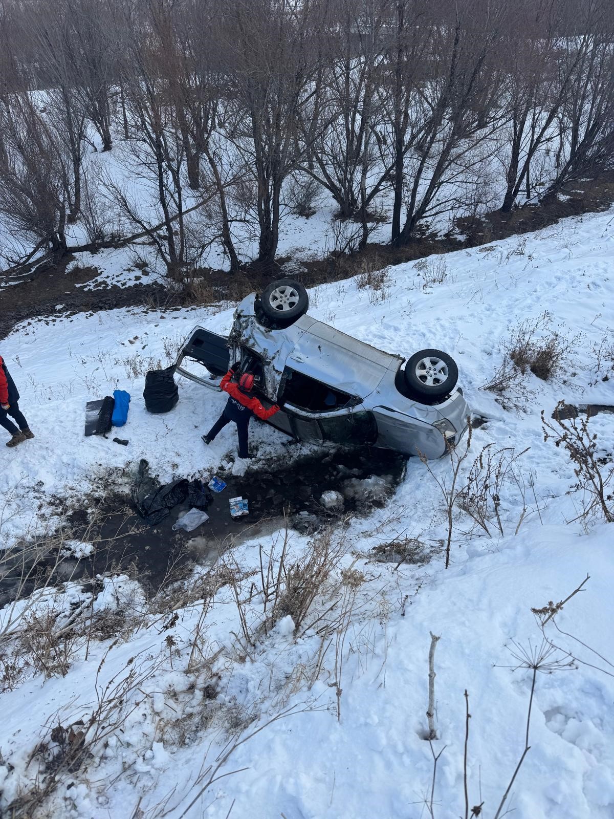 Susuz'da öğretmenin kullandığı araç şarampole uçtu