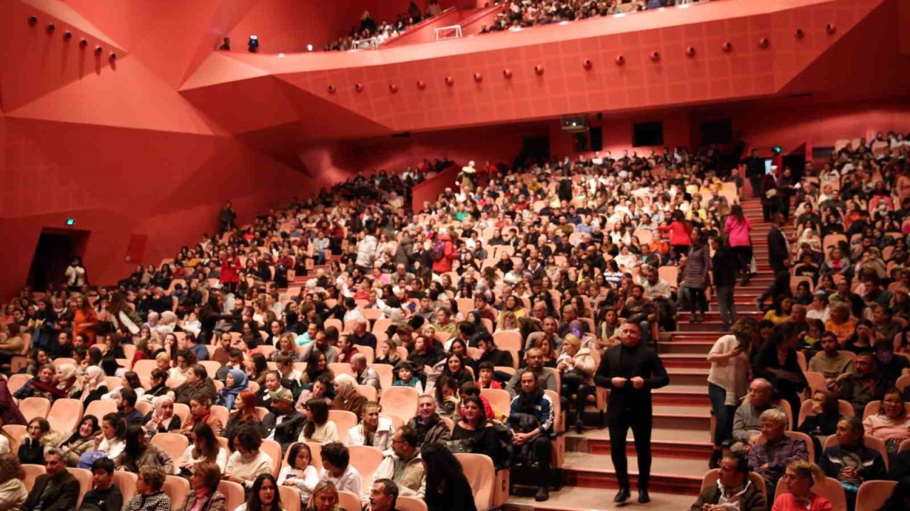 Eskişehir Şehir Tiyatroları 100 bin seyirci sayısına ulaşmayı başardı