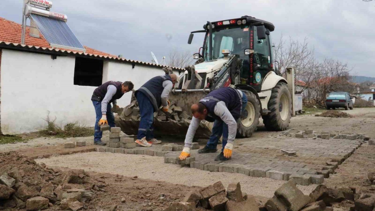 Manisa’da kırsal mahallelere hizmet yağıyor