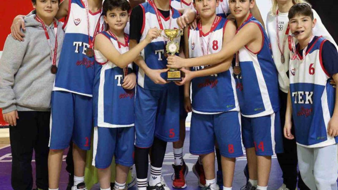 TEK Koleji Yıldız Erkekler Basketbol takımı il üçüncüsü oldu